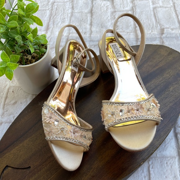 Badgley Mischka Crystal satin embellished block heels women’s size 6 - Picture 3 of 11